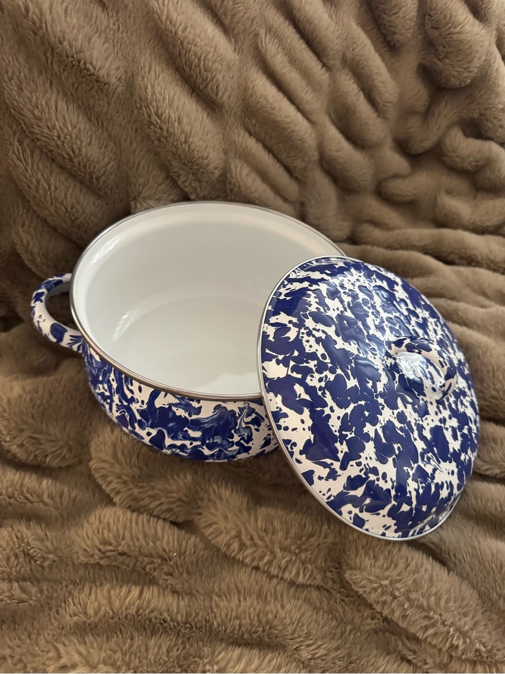 New, Never Used! GOLDEN RABBIT 4 Quart Dutch Oven